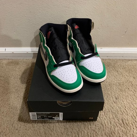 Athletic_Shoes